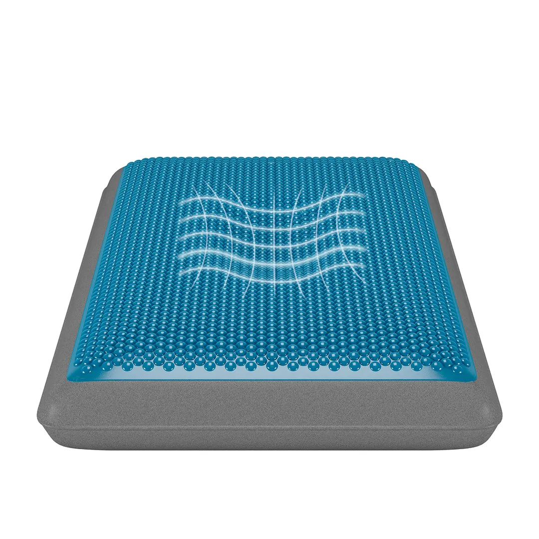 O Bubble Gel® tem uma cavidade ergonômica no centro para aliviar a pressão nas orelhas quando deitado de lado ou de barriga para baixo.
Ao deitar de costas, as cavas se encaixam perfeitamente na nuca, proporcionando um
correto alinhamento da coluna. Na imagem mostramos o travesseiro destacando essa cavidade ergonômica ao centro
