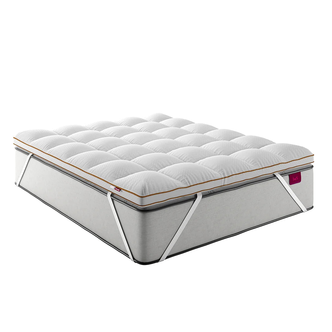 Imagem contém um colchão em 3d com o Pillow Top Magnum da i wanna sleep encaixado com seu elástico nas laterais que promete mantê-lo no lugar a noite todo e proporcionar maior conforto