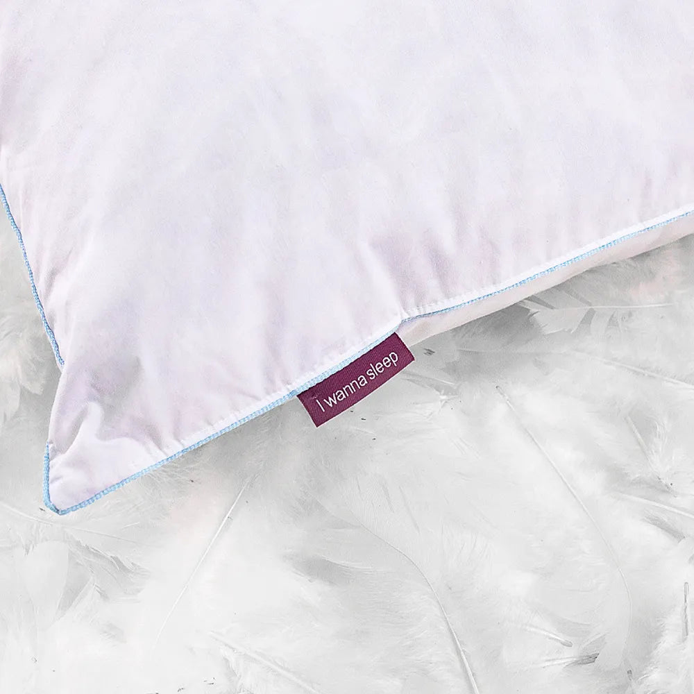 Travesseiro pluma de ganso premium da iws máximo conforto  com capa 100% Algodão e fundo branco com plumas de ganso