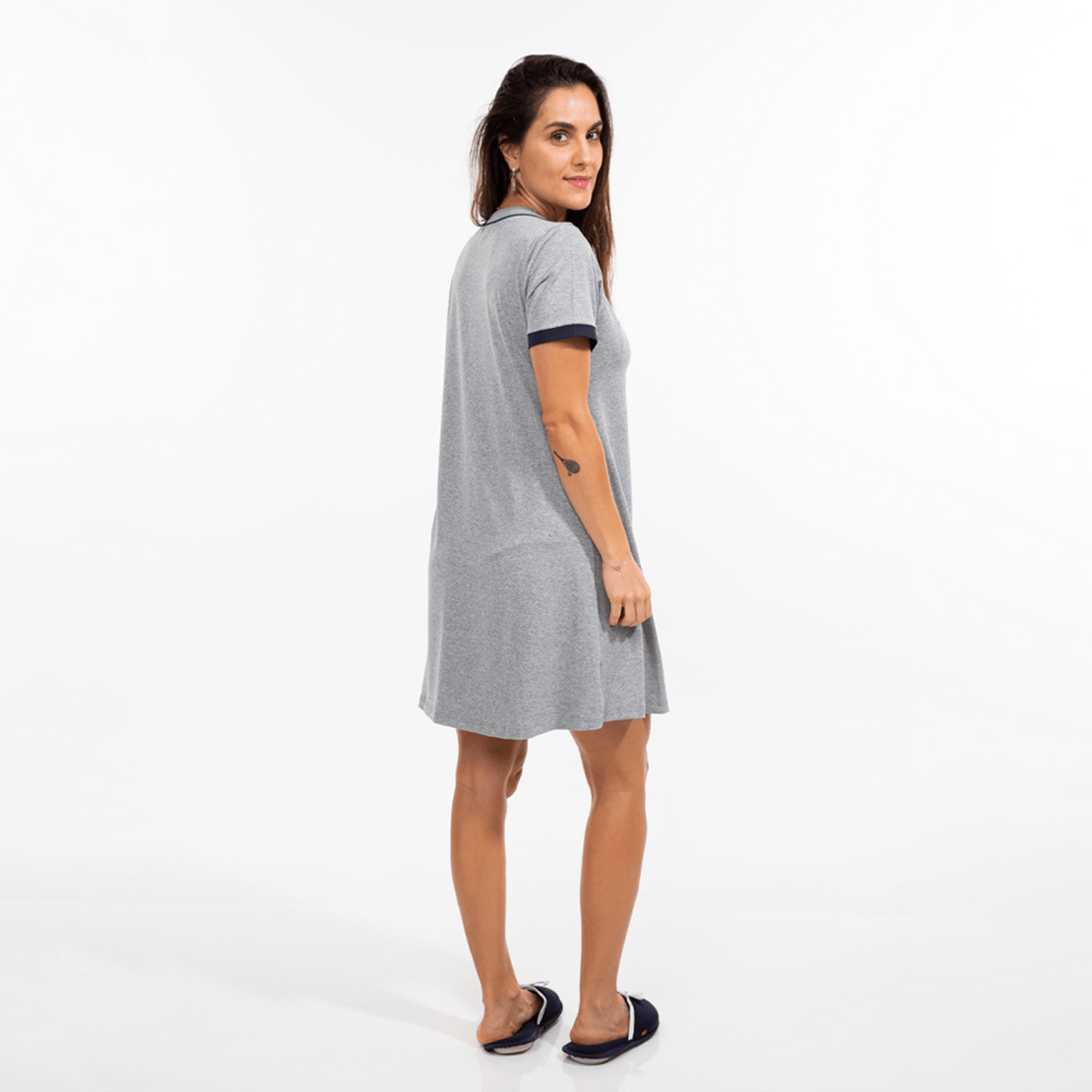 camisola feminina iws essential cinza, vista de costas
