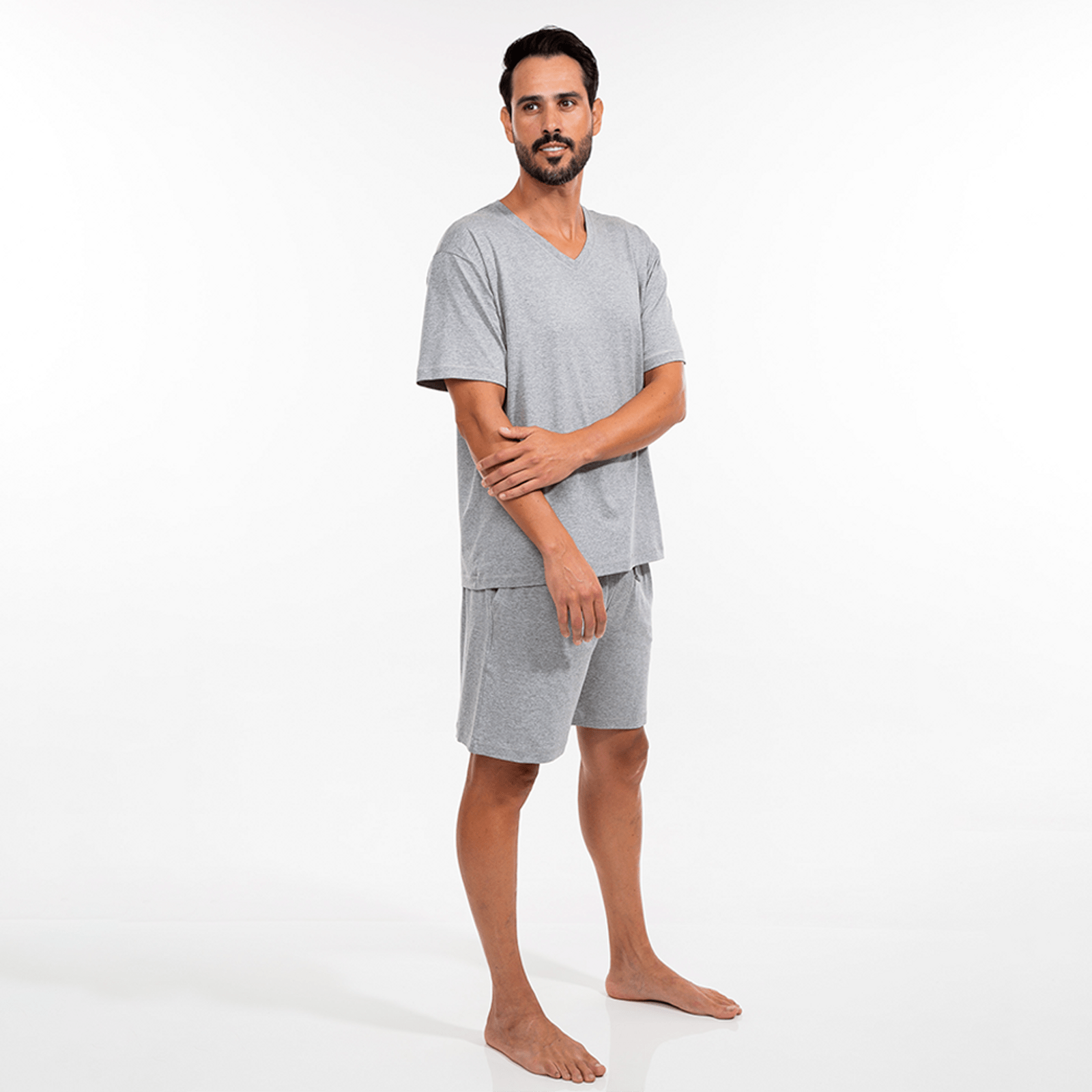 Pijama Masculino Bermuda com bolsos laterais e amarração e Blusa manga curta. Cor cinza