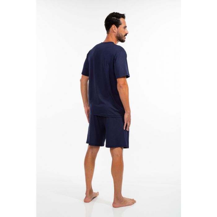 Pijama Masculino de cor Azul. Bermuda com bolsos laterais e amarração e Blusa manga curta em Gola formato V.